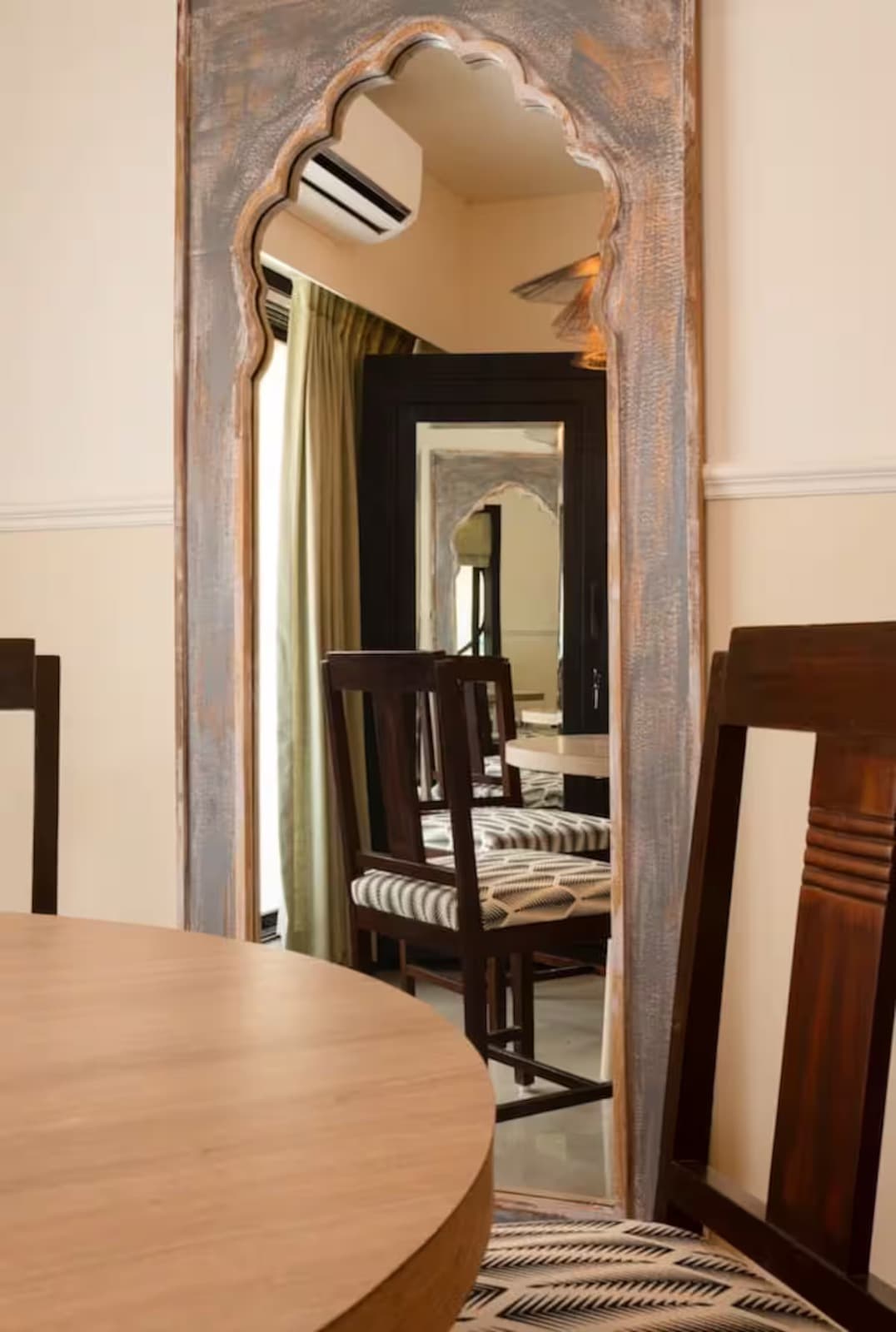 Dining area — heritage arch